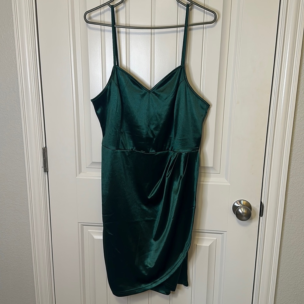 GREEN VELVET BODYCON DRESS SIZE 1XL